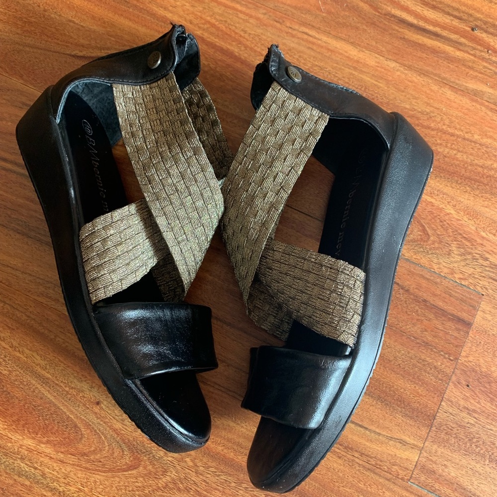 🆕❤️Bernie Mev. Sandals - Picture 3 of 6